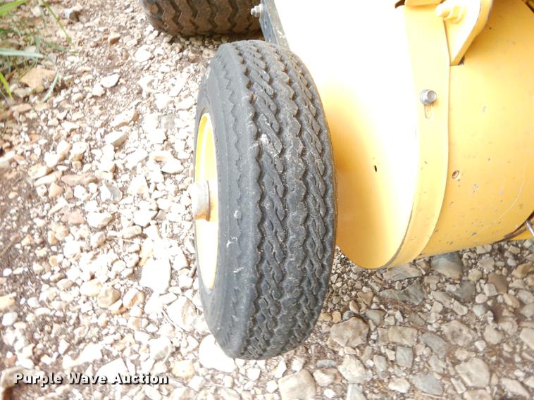 image for item DF1774 2008 New Holland BR7090 round baler