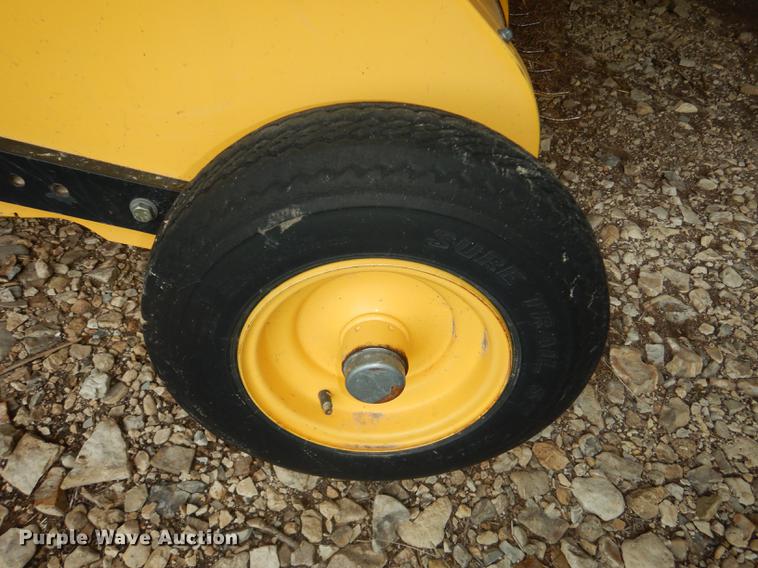 image for item DF1774 2008 New Holland BR7090 round baler