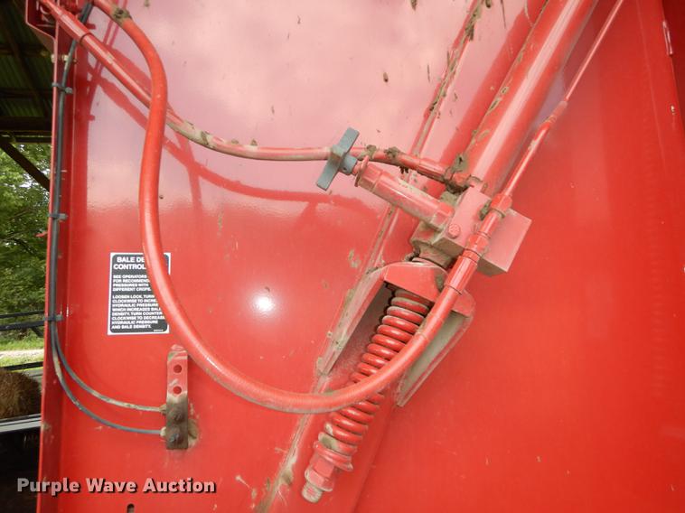 image for item DF1774 2008 New Holland BR7090 round baler