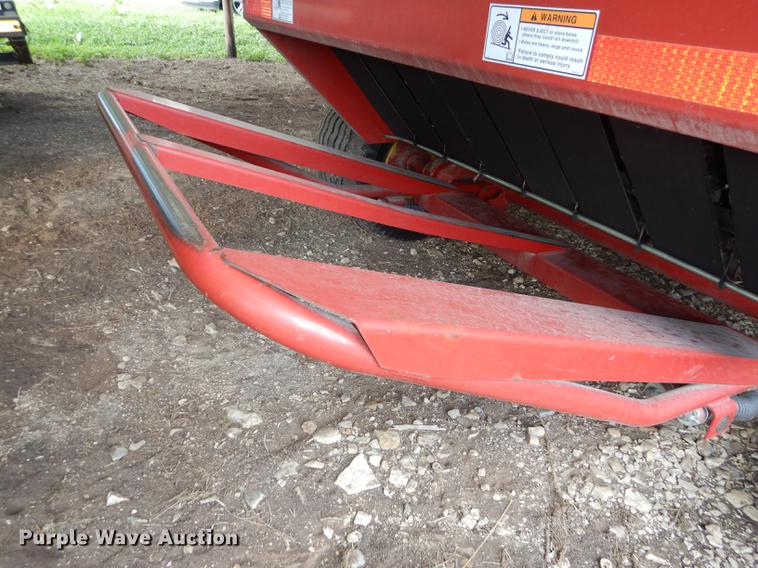 image for item DF1774 2008 New Holland BR7090 round baler