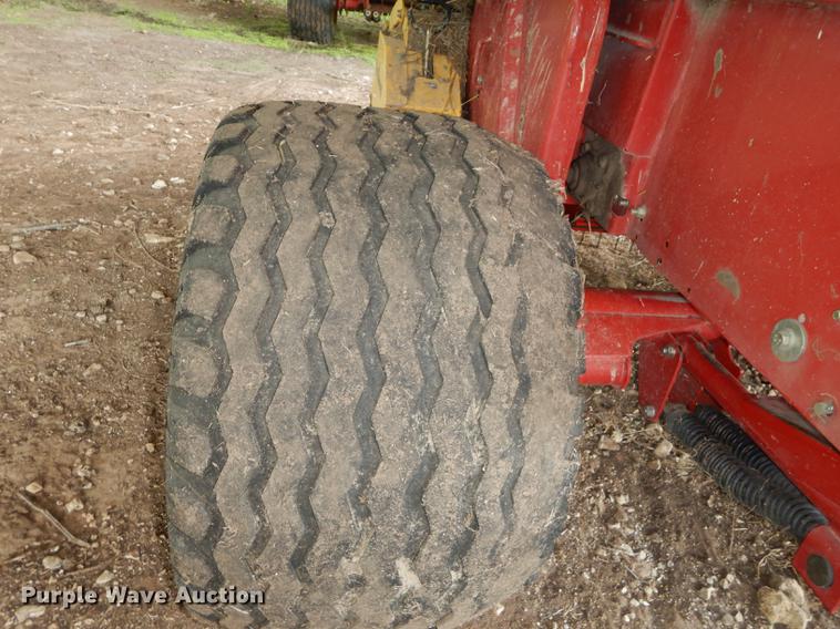 image for item DF1774 2008 New Holland BR7090 round baler