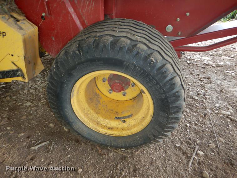 image for item DF1774 2008 New Holland BR7090 round baler