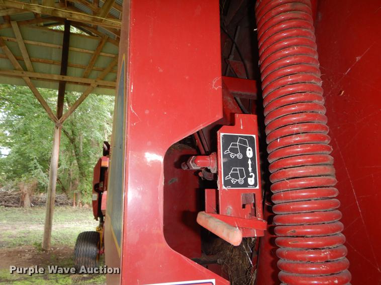 image for item DF1774 2008 New Holland BR7090 round baler