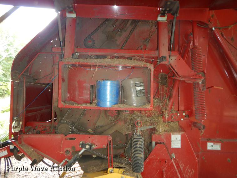 image for item DF1774 2008 New Holland BR7090 round baler
