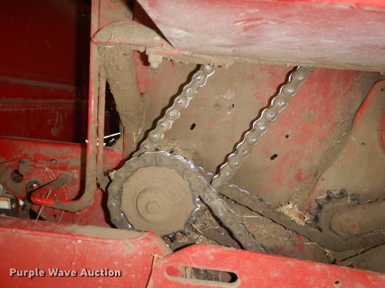 image for item DF1774 2008 New Holland BR7090 round baler