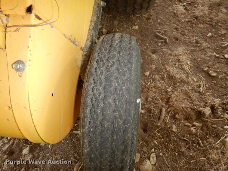 image for item DF1774 2008 New Holland BR7090 round baler