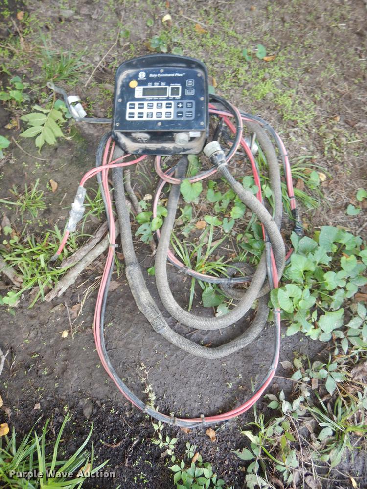 image for item DF1774 2008 New Holland BR7090 round baler