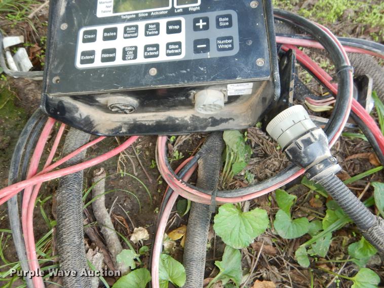 image for item DF1774 2008 New Holland BR7090 round baler
