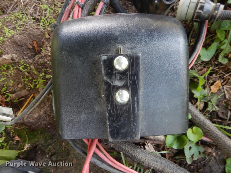 image for item DF1774 2008 New Holland BR7090 round baler