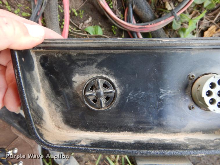 image for item DF1774 2008 New Holland BR7090 round baler