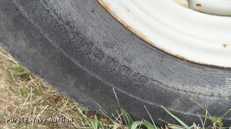 image for item DM9896 1960 Ford 821 tractor