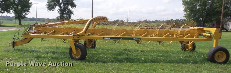 image for item EI9884 Vermeer VR1428 hay rake