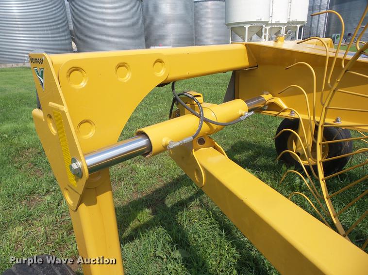 image for item EI9884 Vermeer VR1428 hay rake