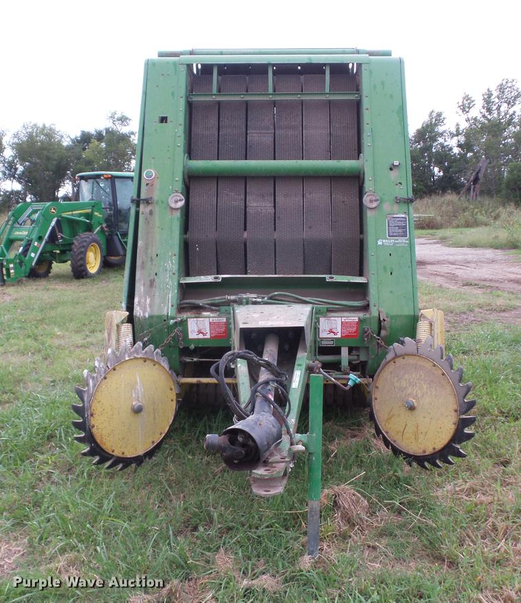 image for item EI9895 1992 John Deere 435 round baler