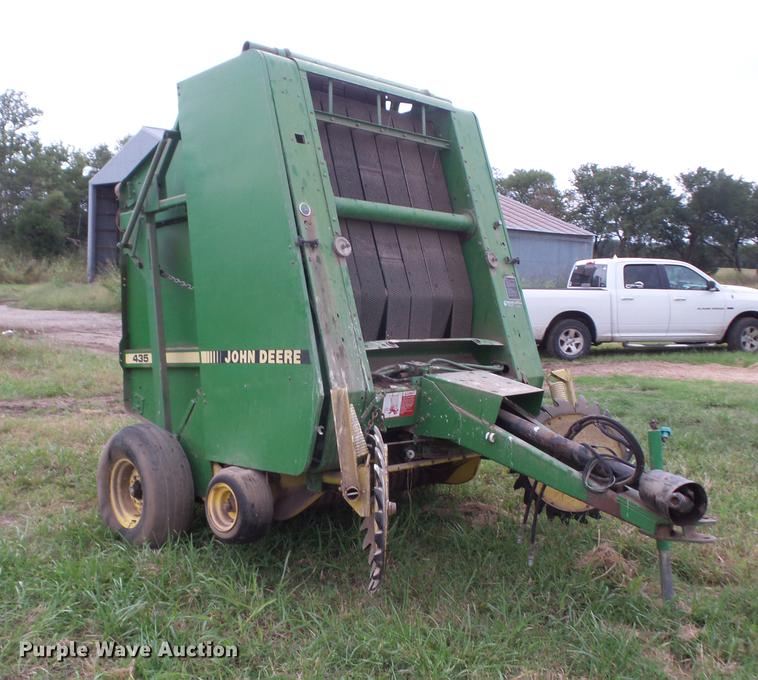 image for item EI9895 1992 John Deere 435 round baler