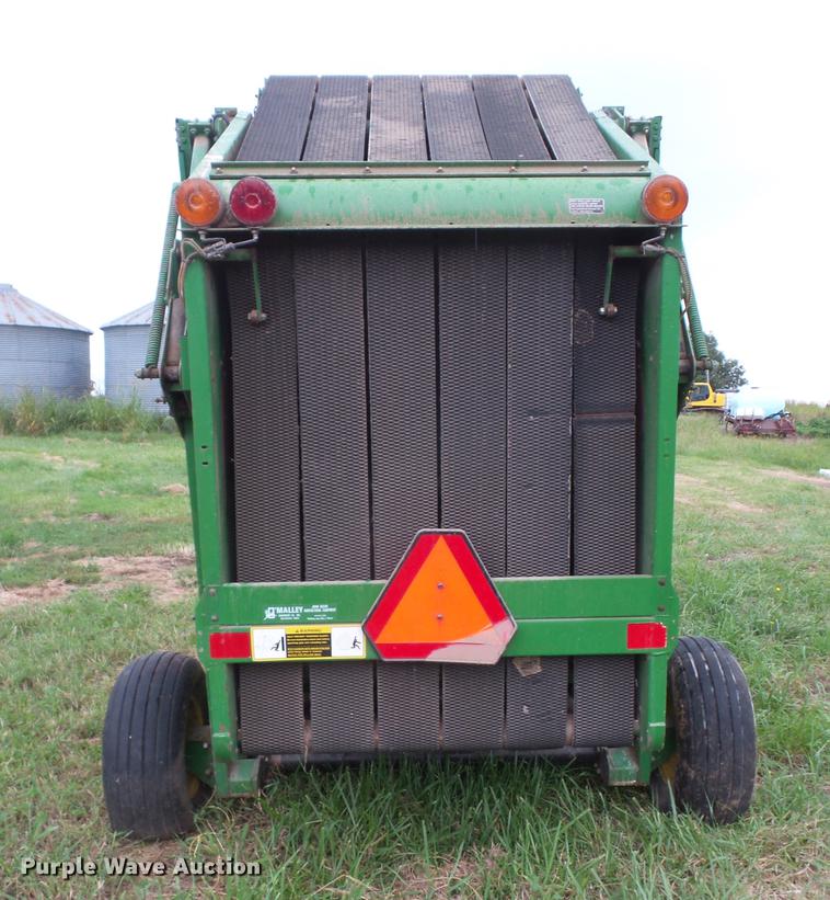 image for item EI9895 1992 John Deere 435 round baler