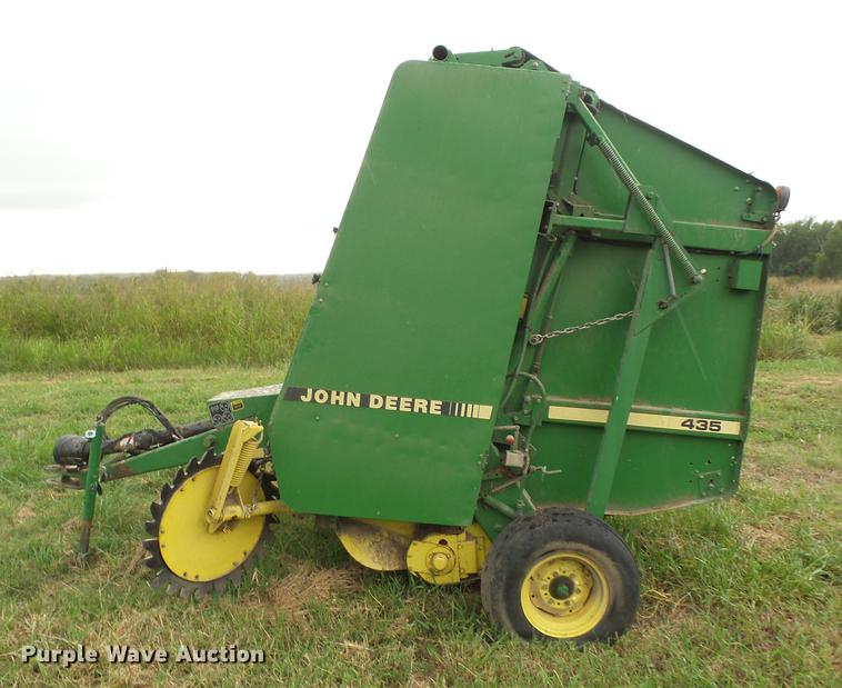 image for item EI9895 1992 John Deere 435 round baler