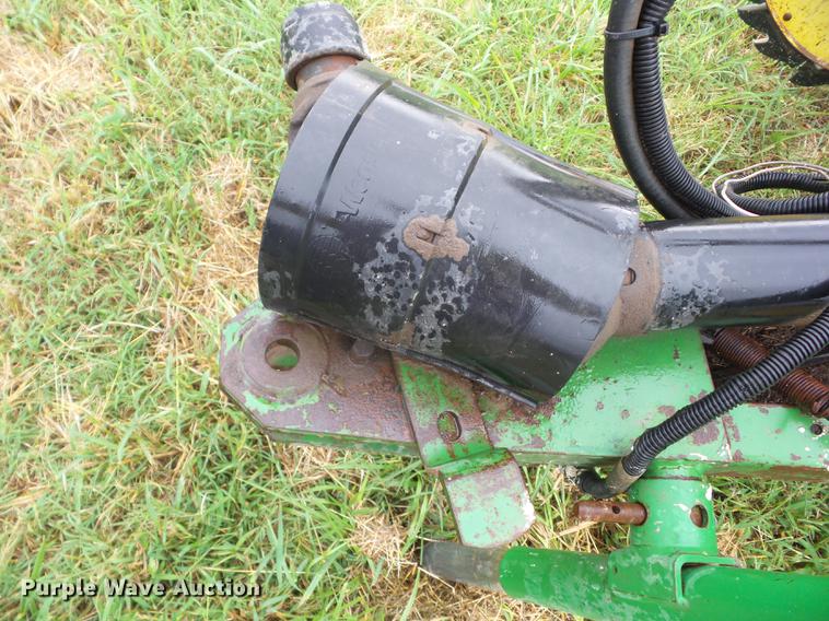 image for item EI9895 1992 John Deere 435 round baler