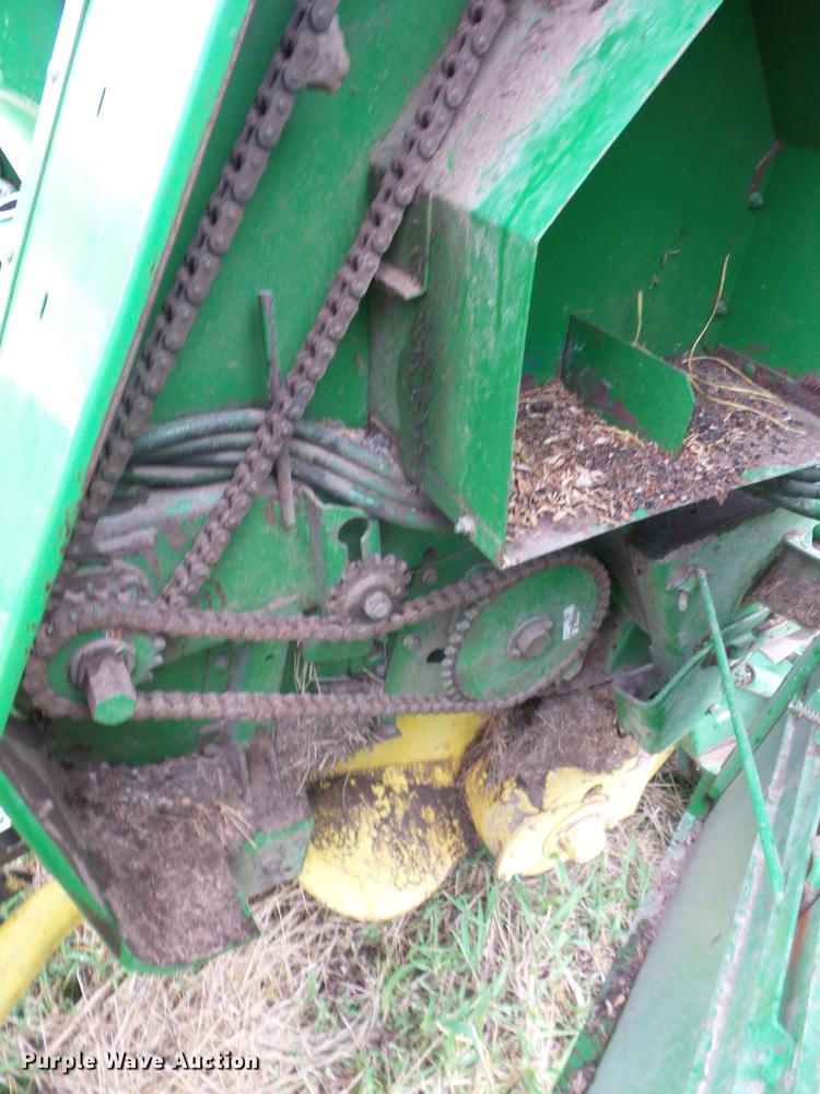 image for item EI9895 1992 John Deere 435 round baler