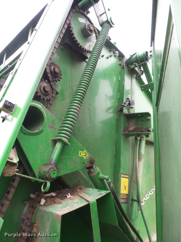 image for item EI9895 1992 John Deere 435 round baler