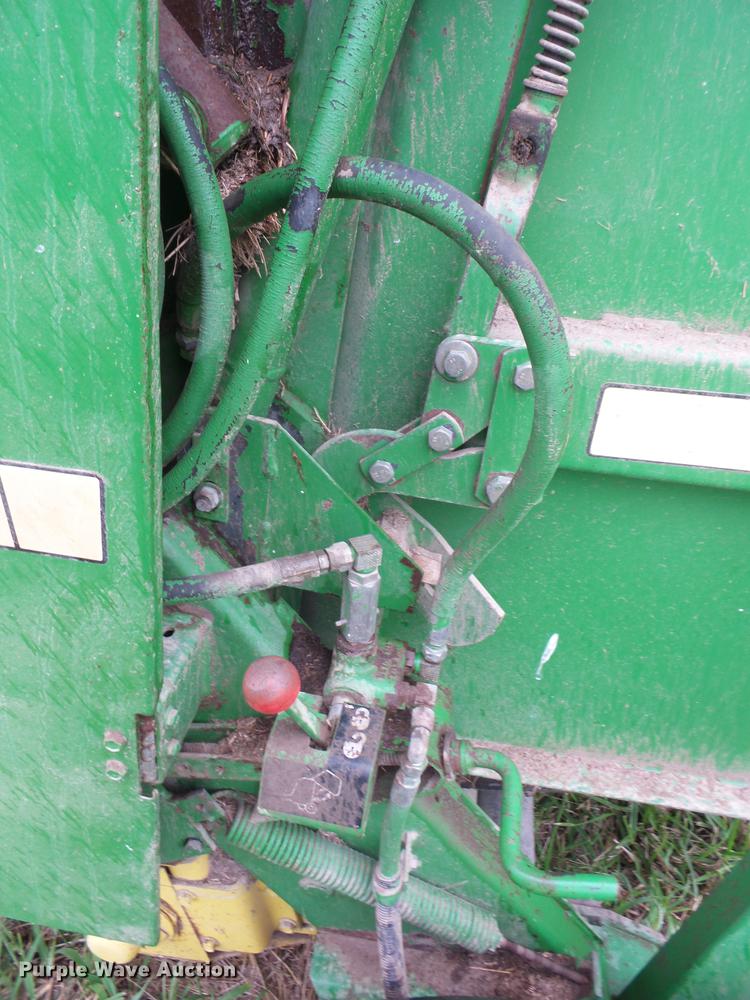 image for item EI9895 1992 John Deere 435 round baler