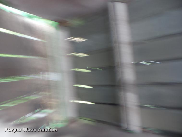 image for item EI9895 1992 John Deere 435 round baler