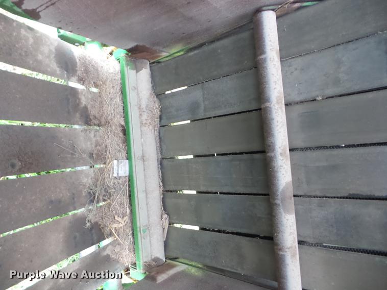 image for item EI9895 1992 John Deere 435 round baler