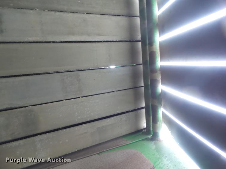 image for item EI9895 1992 John Deere 435 round baler