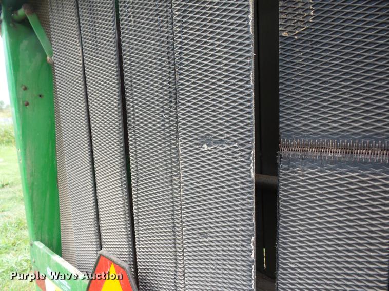 image for item EI9895 1992 John Deere 435 round baler