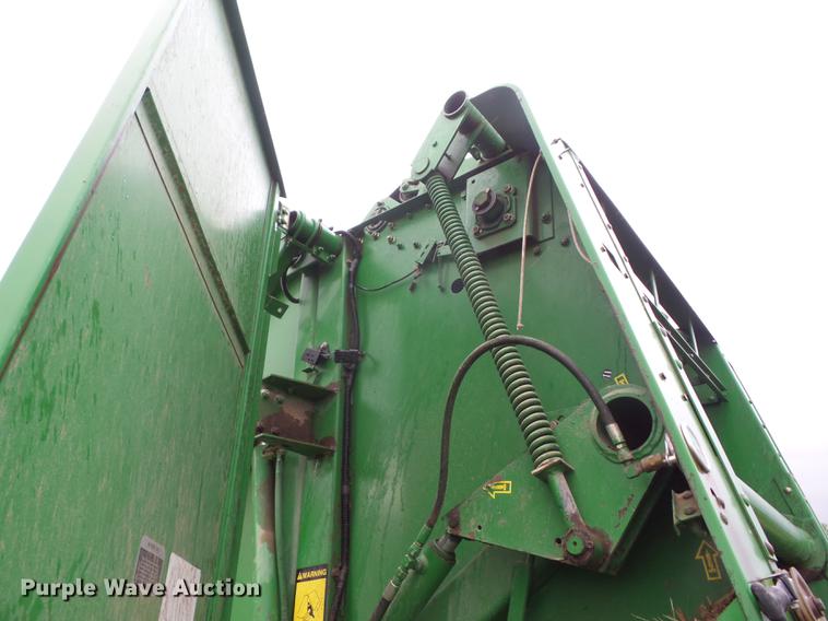 image for item EI9895 1992 John Deere 435 round baler