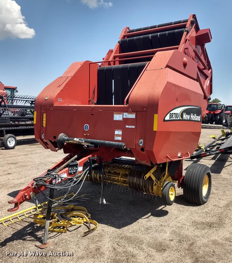 image for item ER9051 2004 New Holland BR780 round baler