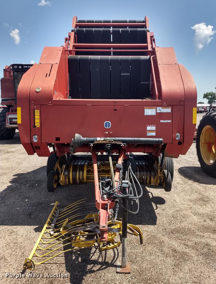 image for item ER9051 2004 New Holland BR780 round baler