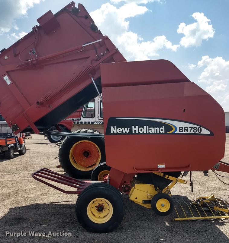 image for item ER9051 2004 New Holland BR780 round baler