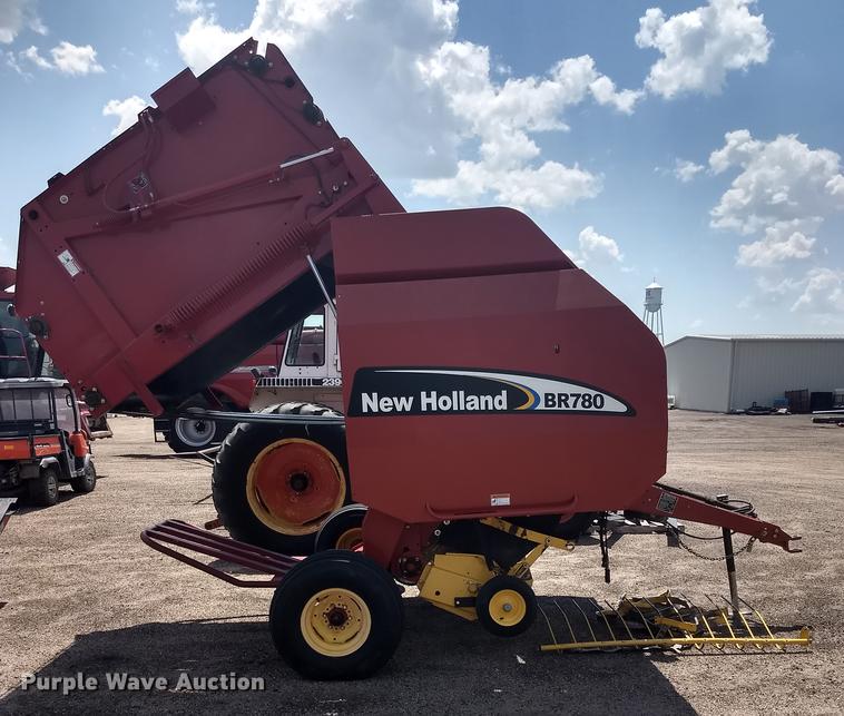 image for item ER9051 2004 New Holland BR780 round baler
