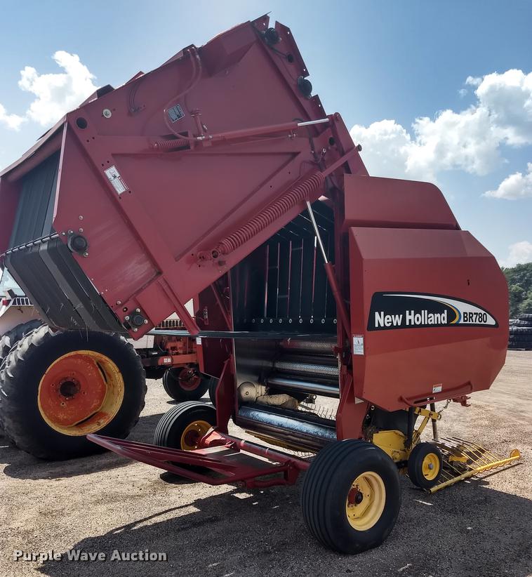 image for item ER9051 2004 New Holland BR780 round baler