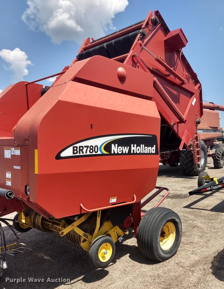 image for item ER9051 2004 New Holland BR780 round baler