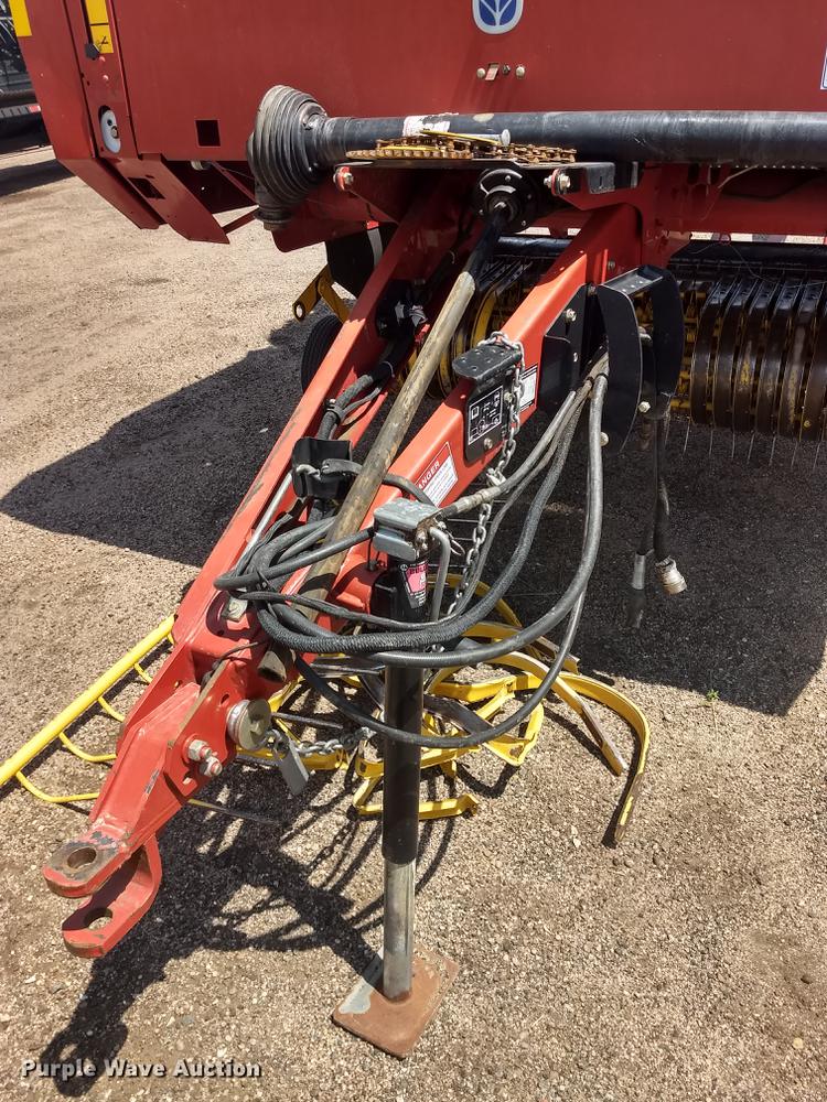 image for item ER9051 2004 New Holland BR780 round baler