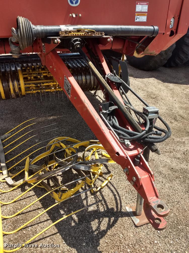image for item ER9051 2004 New Holland BR780 round baler