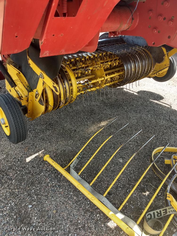 image for item ER9051 2004 New Holland BR780 round baler