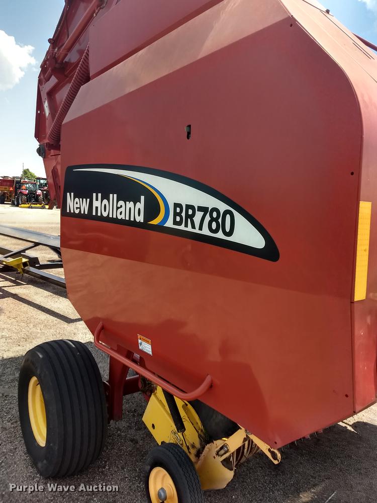image for item ER9051 2004 New Holland BR780 round baler