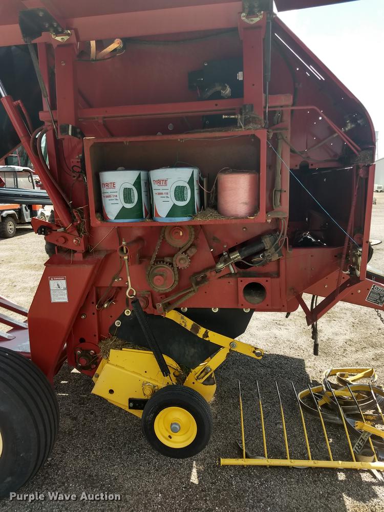 image for item ER9051 2004 New Holland BR780 round baler