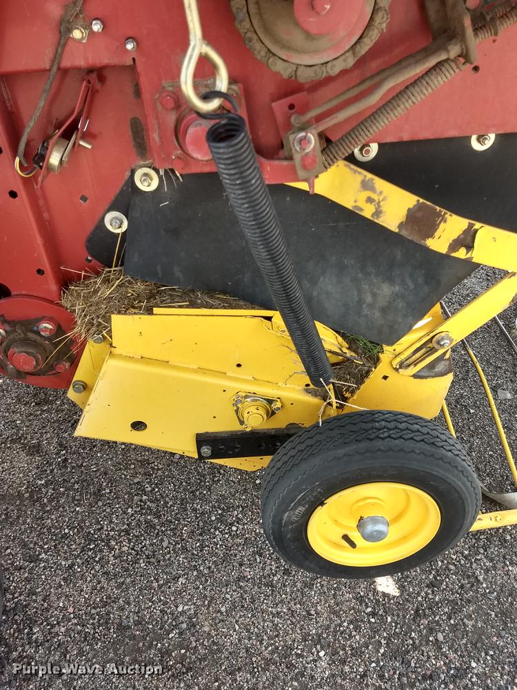 image for item ER9051 2004 New Holland BR780 round baler