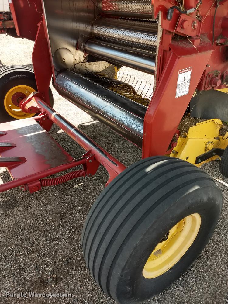 image for item ER9051 2004 New Holland BR780 round baler