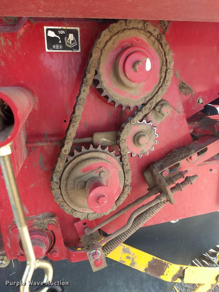 image for item ER9051 2004 New Holland BR780 round baler