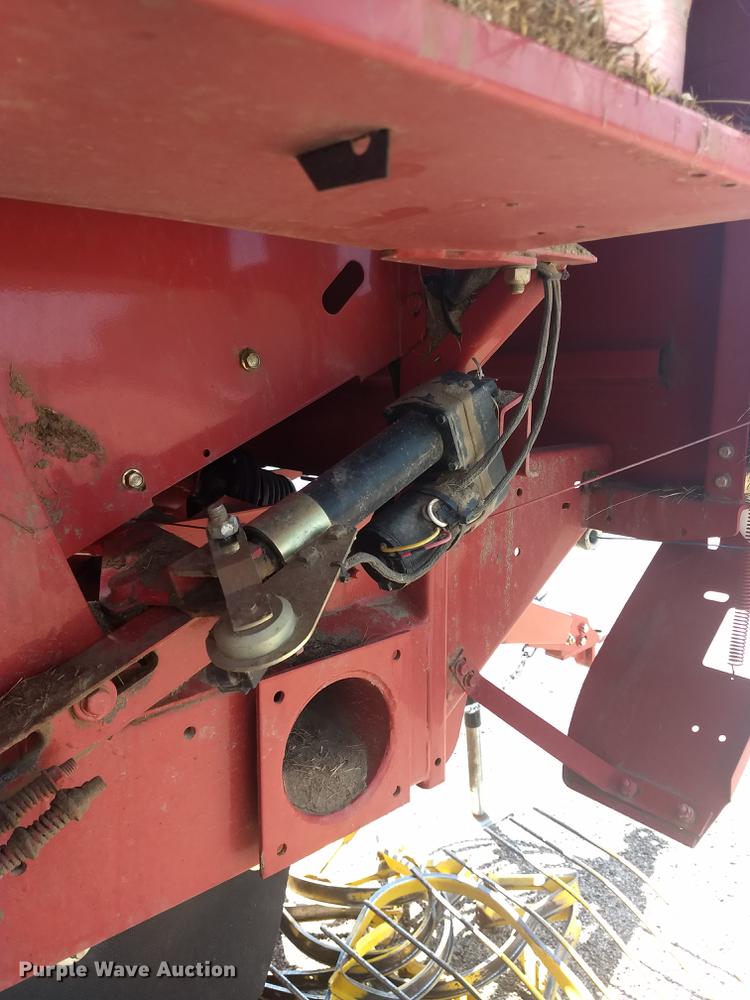 image for item ER9051 2004 New Holland BR780 round baler