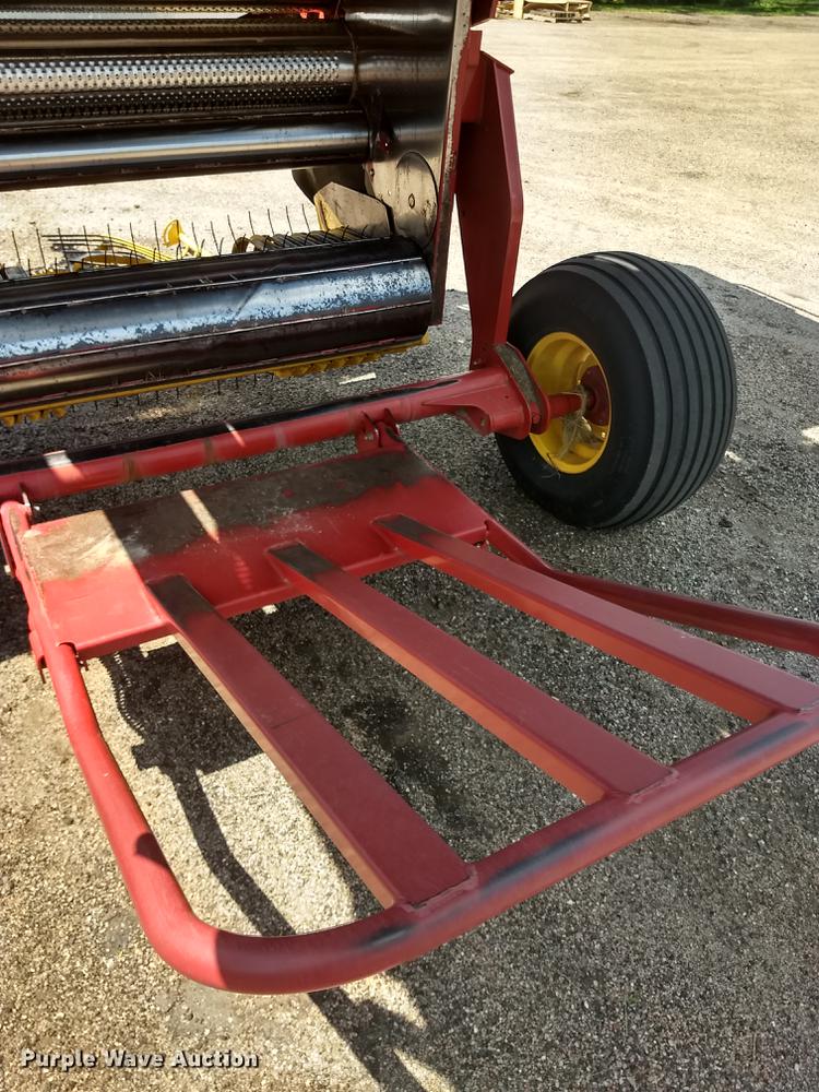 image for item ER9051 2004 New Holland BR780 round baler