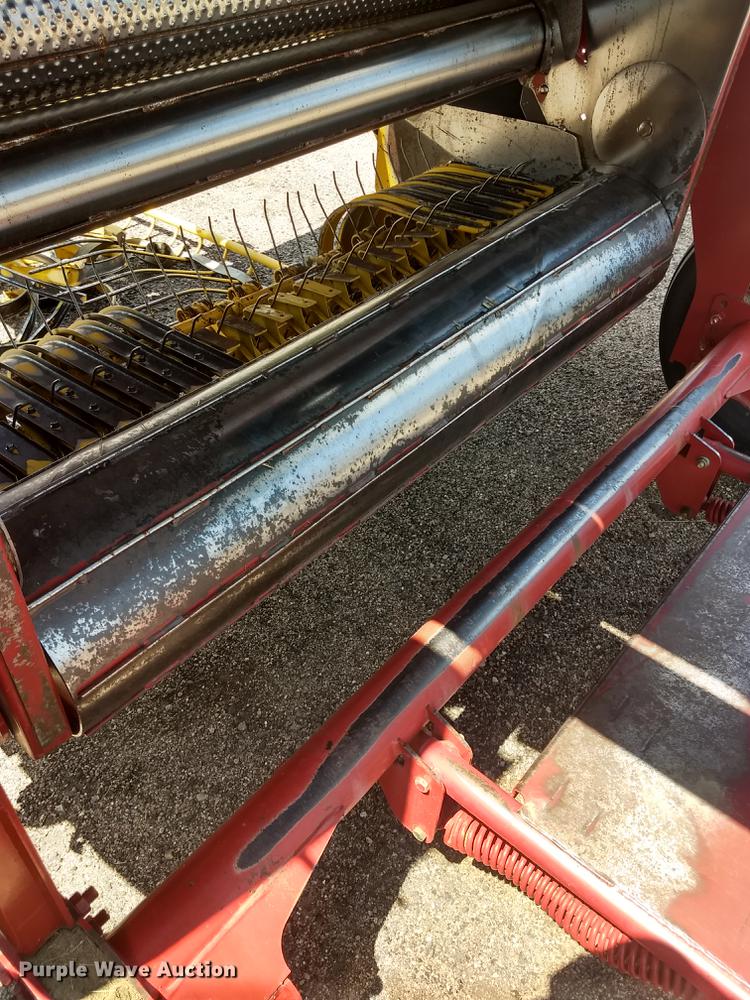 image for item ER9051 2004 New Holland BR780 round baler