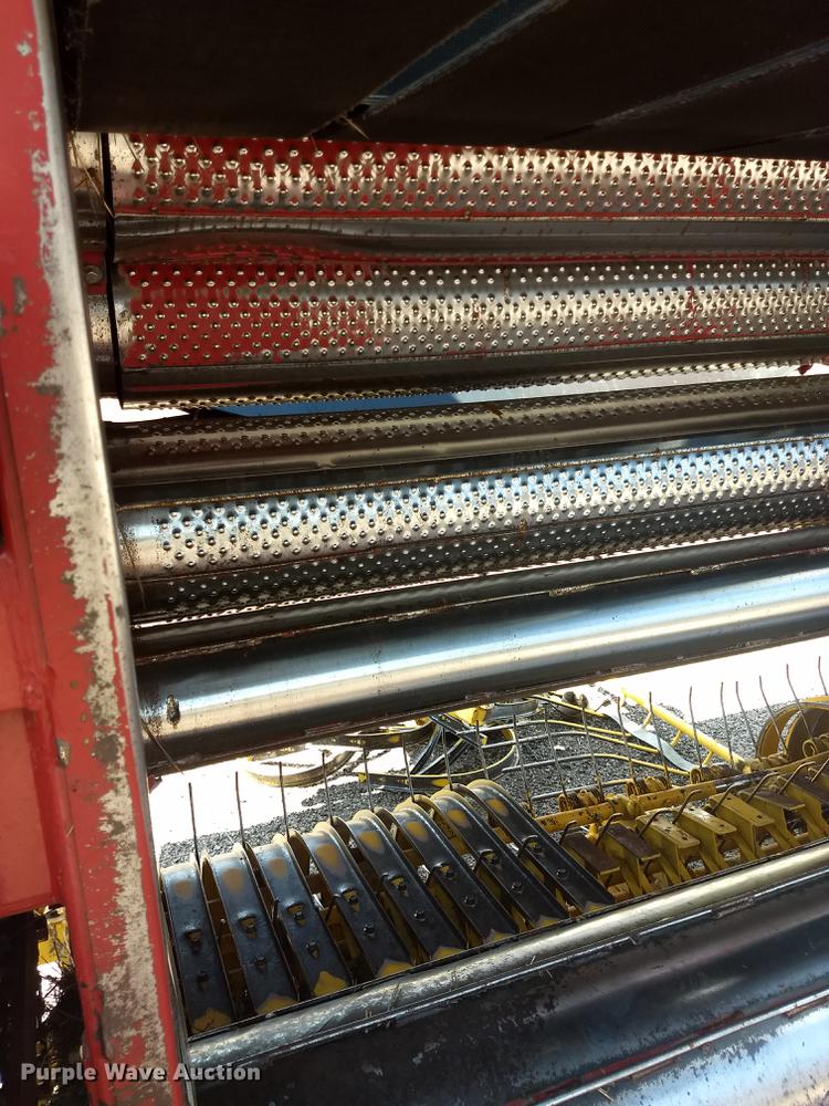 image for item ER9051 2004 New Holland BR780 round baler