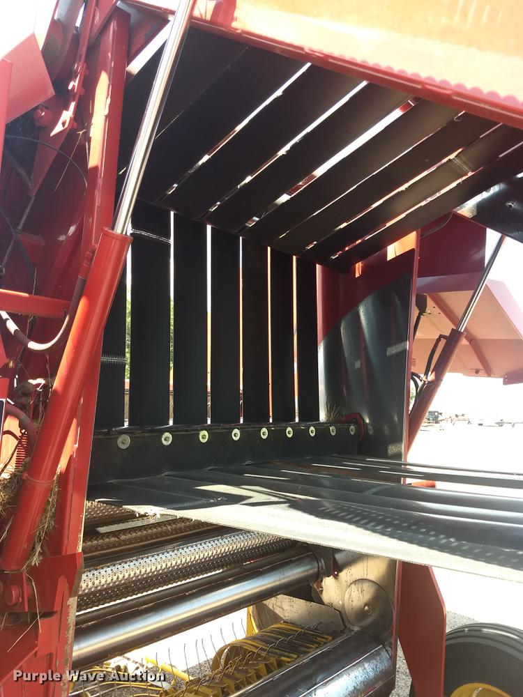 image for item ER9051 2004 New Holland BR780 round baler