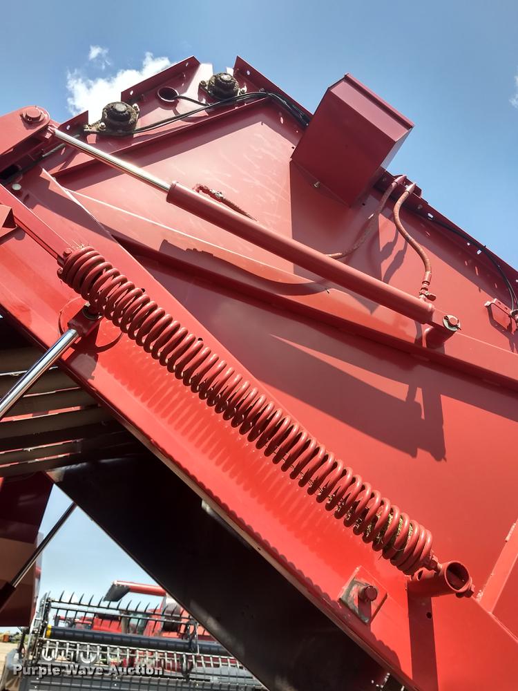 image for item ER9051 2004 New Holland BR780 round baler